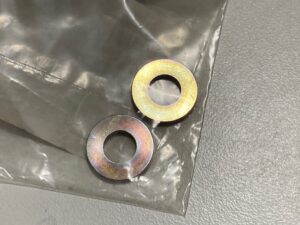 2 onderlegringen schokdemper achter