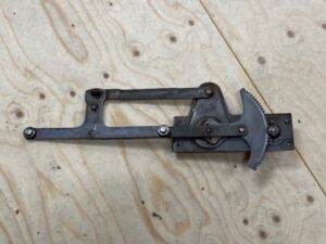 Raammechanisme links coupe